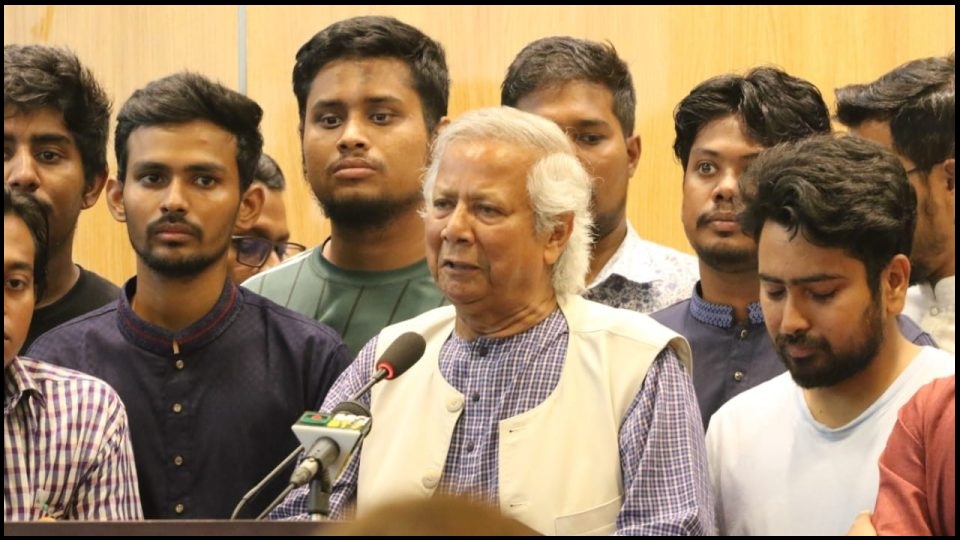 আইন–শৃঙ্খলা ফিরিয়ে আনা আমার প্রথম কাজ: ড. ইউনূস